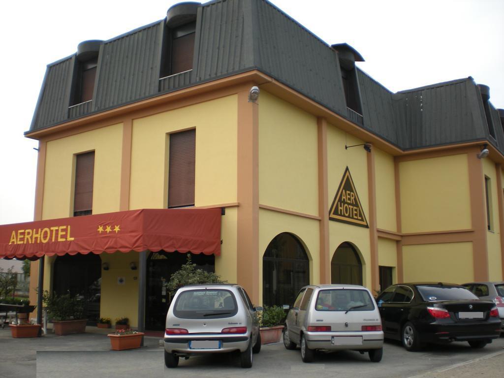 Aer Hotel Malpensa Oleggio Buitenkant foto