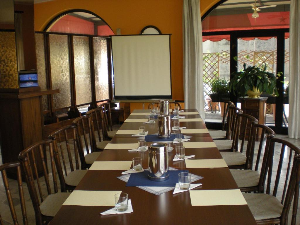 Aer Hotel Malpensa Oleggio Buitenkant foto