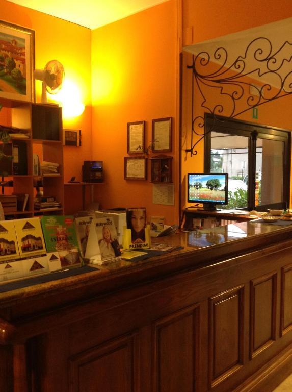 Aer Hotel Malpensa Oleggio Buitenkant foto