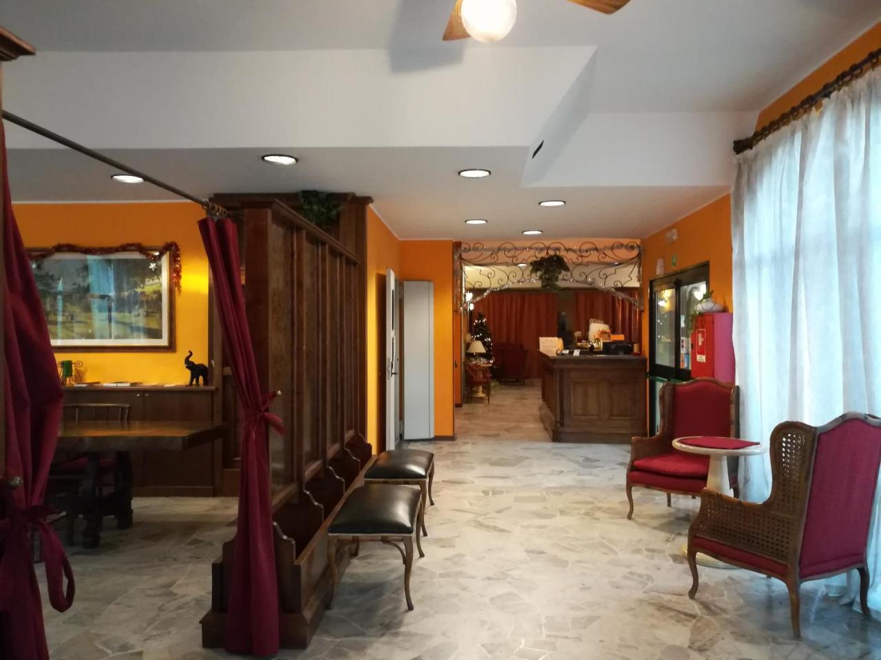 Aer Hotel Malpensa Oleggio Buitenkant foto