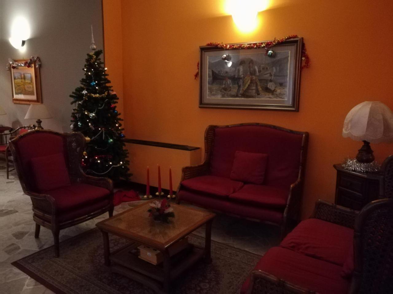 Aer Hotel Malpensa Oleggio Buitenkant foto